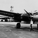 El avión B-26 de la Fuerza Aérea Cubana aterriza en Miami buscando asilo en 1961, después de tomar parte en ataques aéreos en aeropuertos de La Habana y Santiago. Imagen: AP